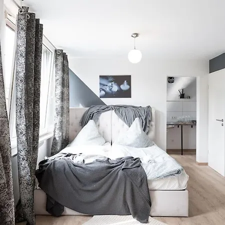 - Cozy In The Heart Of With New York Design & Betten & Sofa - 5 Mins Central Station Hbf - Big Tv & Wifi -- דירה דיסבורג