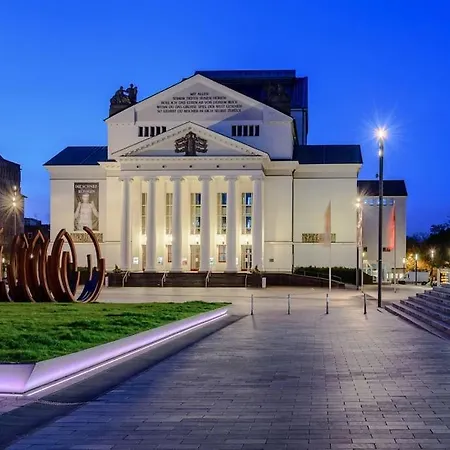 - Cozy In The Heart Of With New York Design & Betten & Sofa - 5 Mins Central Station Hbf - Big Tv & Wifi -- דירה