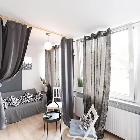 Apartment - Cozy In The Heart Of With New York Design & Betten & Sofa - 5 Mins Central Station Hbf - Big Tv & Wifi -- *