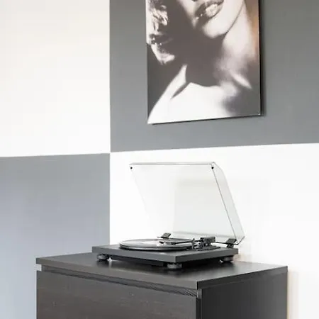 דירה - Cozy In The Heart Of With New York Design & Betten & Sofa - 5 Mins Central Station Hbf - Big Tv & Wifi -- דיסבורג