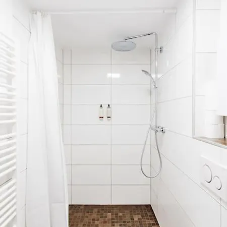 דירה - Cozy In The Heart Of With New York Design & Betten & Sofa - 5 Mins Central Station Hbf - Big Tv & Wifi -- *