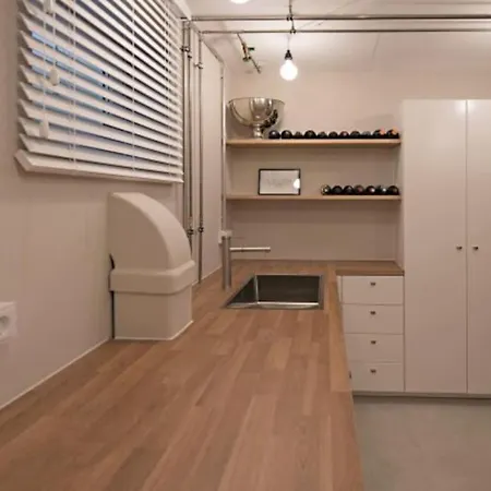 - Cozy In The Heart Of With New York Design & Betten & Sofa - 5 Mins Central Station Hbf - Big Tv & Wifi -- Apartment *