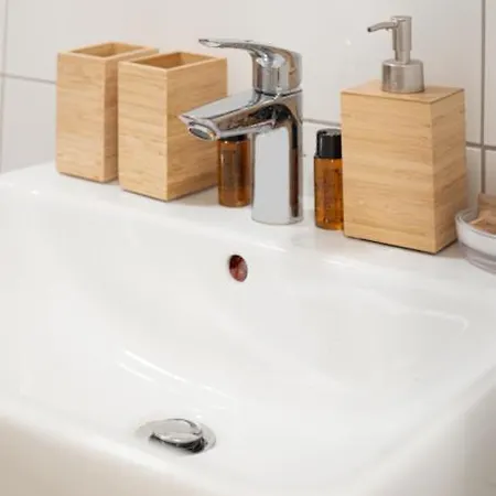 - Cozy In The Heart Of With New York Design & Betten & Sofa - 5 Mins Central Station Hbf - Big Tv & Wifi -- דיסבורג