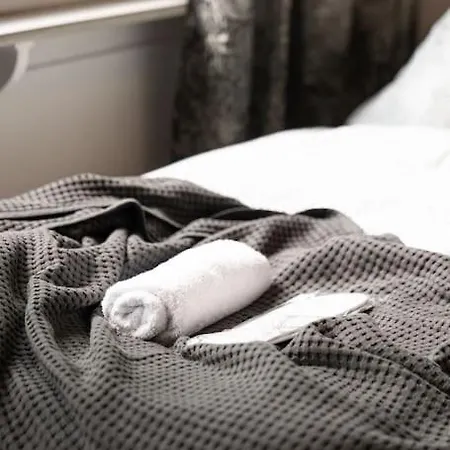 - Cozy In The Heart Of With New York Design & Betten & Sofa - 5 Mins Central Station Hbf - Big Tv & Wifi --