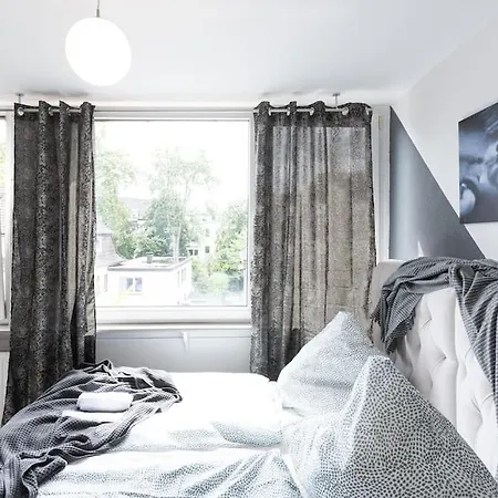 - Cozy In The Heart Of With New York Design & Betten & Sofa - 5 Mins Central Station Hbf - Big Tv & Wifi -- דיסבורג