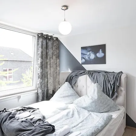 דירה - Cozy In The Heart Of With New York Design & Betten & Sofa - 5 Mins Central Station Hbf - Big Tv & Wifi -- *