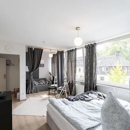 דירה - Cozy In The Heart Of With New York Design & Betten & Sofa - 5 Mins Central Station Hbf - Big Tv & Wifi -- דיסבורג