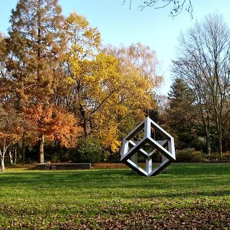 - Cozy In The Heart Of With New York Design & Betten & Sofa - 5 Mins Central Station Hbf - Big Tv & Wifi -- דירה