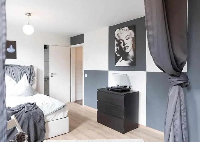 Apartamento - Cozy In The Heart Of With New York Design & Betten & Sofa - 5 Mins Central Station Hbf - Big Tv & Wifi -- *