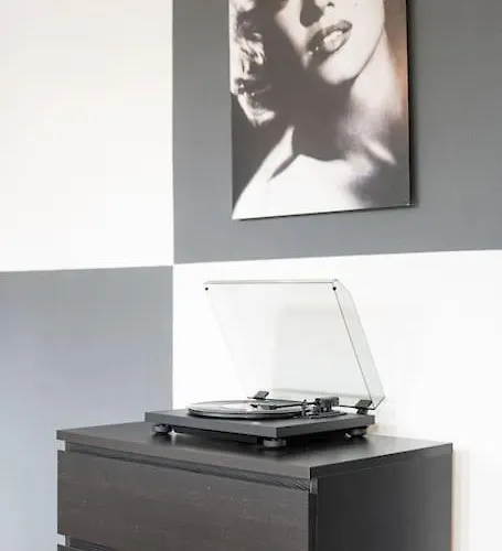 Apartamento - Cozy In The Heart Of With New York Design & Betten & Sofa - 5 Mins Central Station Hbf - Big Tv & Wifi -- Duisburg