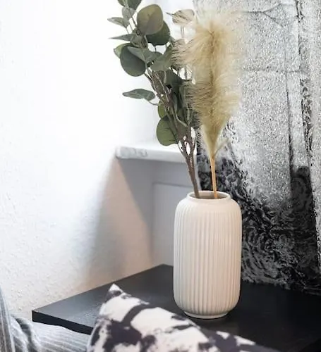 Apartamento - Cozy In The Heart Of With New York Design & Betten & Sofa - 5 Mins Central Station Hbf - Big Tv & Wifi --