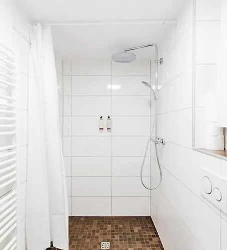 Apartamento - Cozy In The Heart Of With New York Design & Betten & Sofa - 5 Mins Central Station Hbf - Big Tv & Wifi -- *