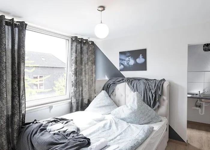 Apartamento - Cozy In The Heart Of With New York Design & Betten & Sofa - 5 Mins Central Station Hbf - Big Tv & Wifi -- *