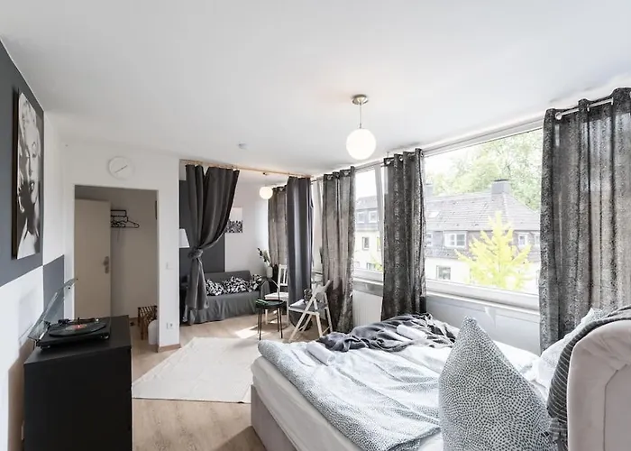 Apartamento - Cozy In The Heart Of With New York Design & Betten & Sofa - 5 Mins Central Station Hbf - Big Tv & Wifi -- Duisburg